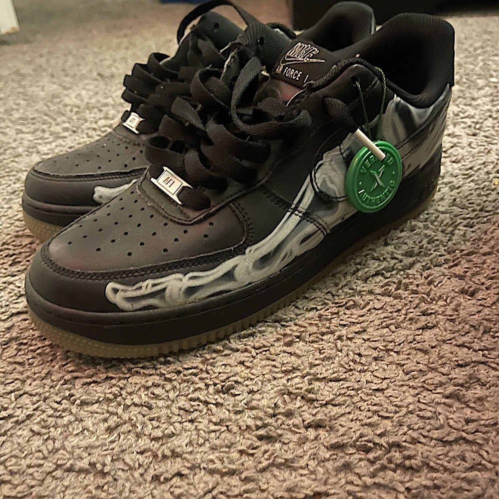 ( BIG SALE) Nike Air Force 1 Low
Black Skeleton Halloween (2019)